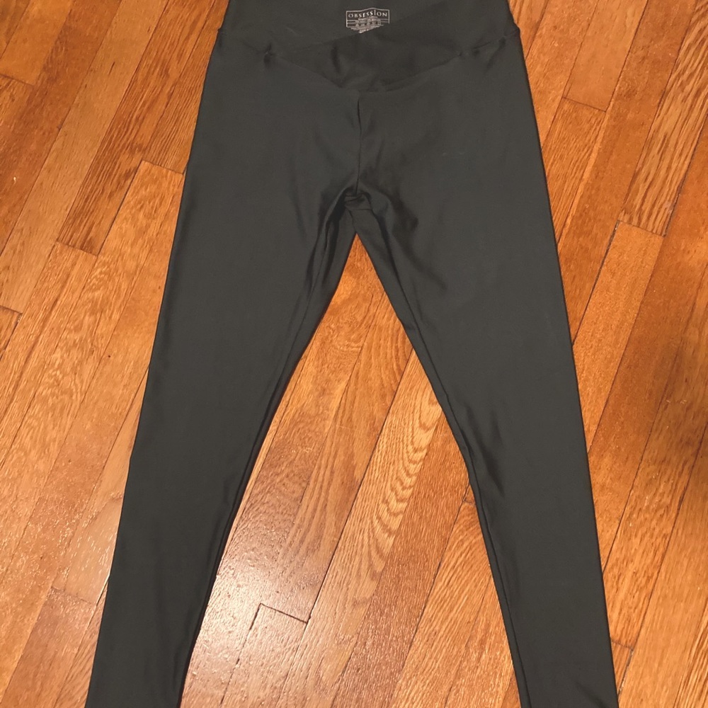 Dark gray leggings!